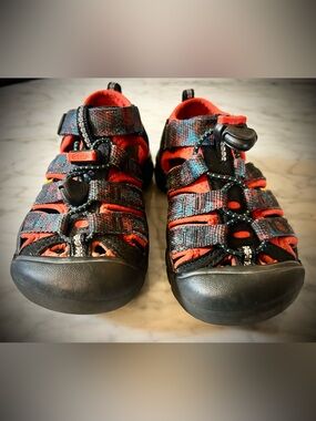 Keen Kids Newport Boundless Red & Black Closed-Toe Sport Sandals